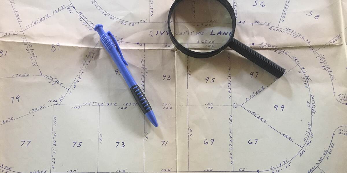 how do fence companies find property lines