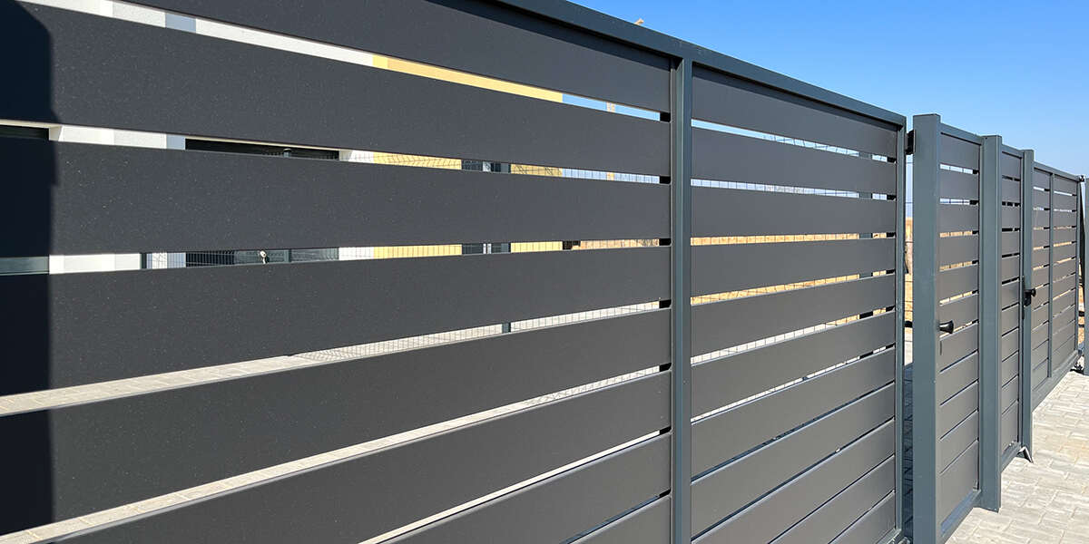 how to keep horizontal fence boards from warping