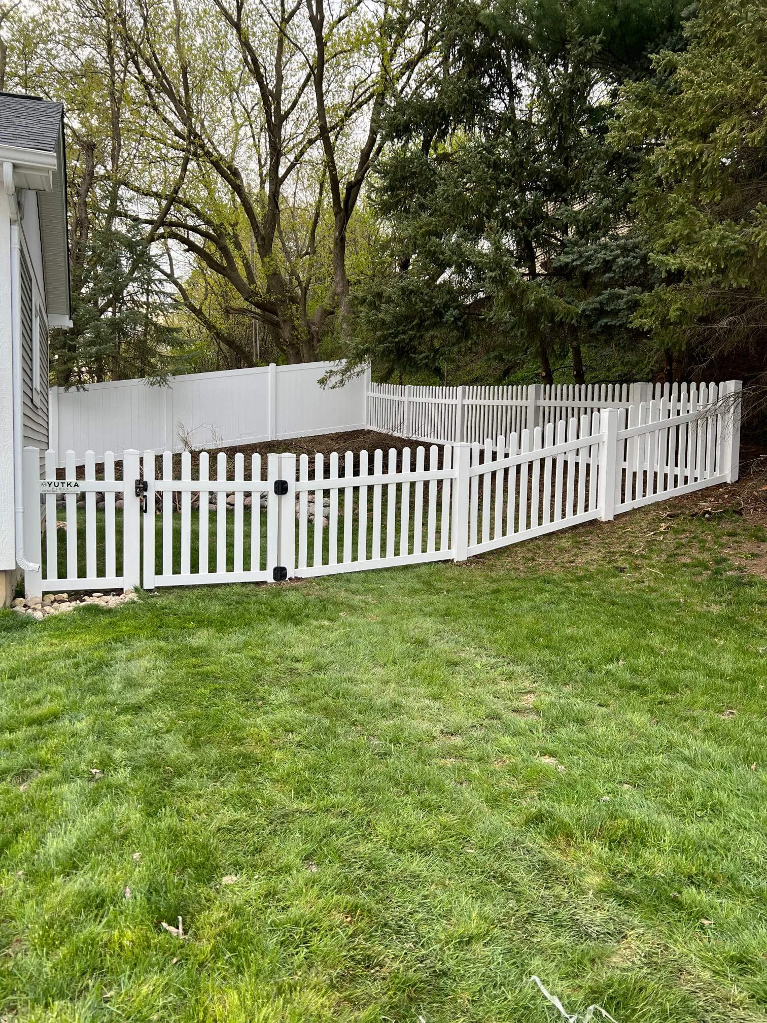 Caledonia Vinyl Fencing