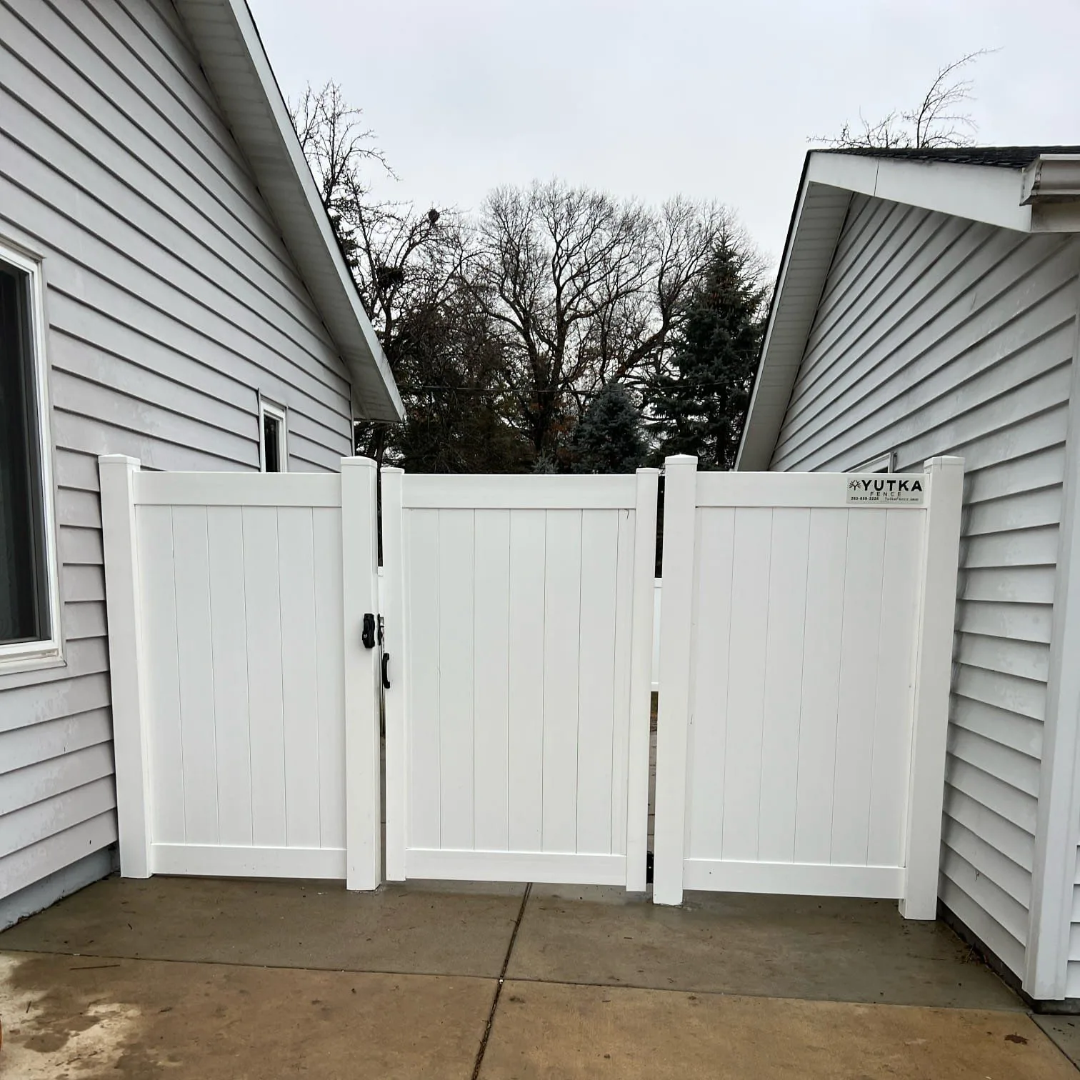 Franklin Vinyl Fencing