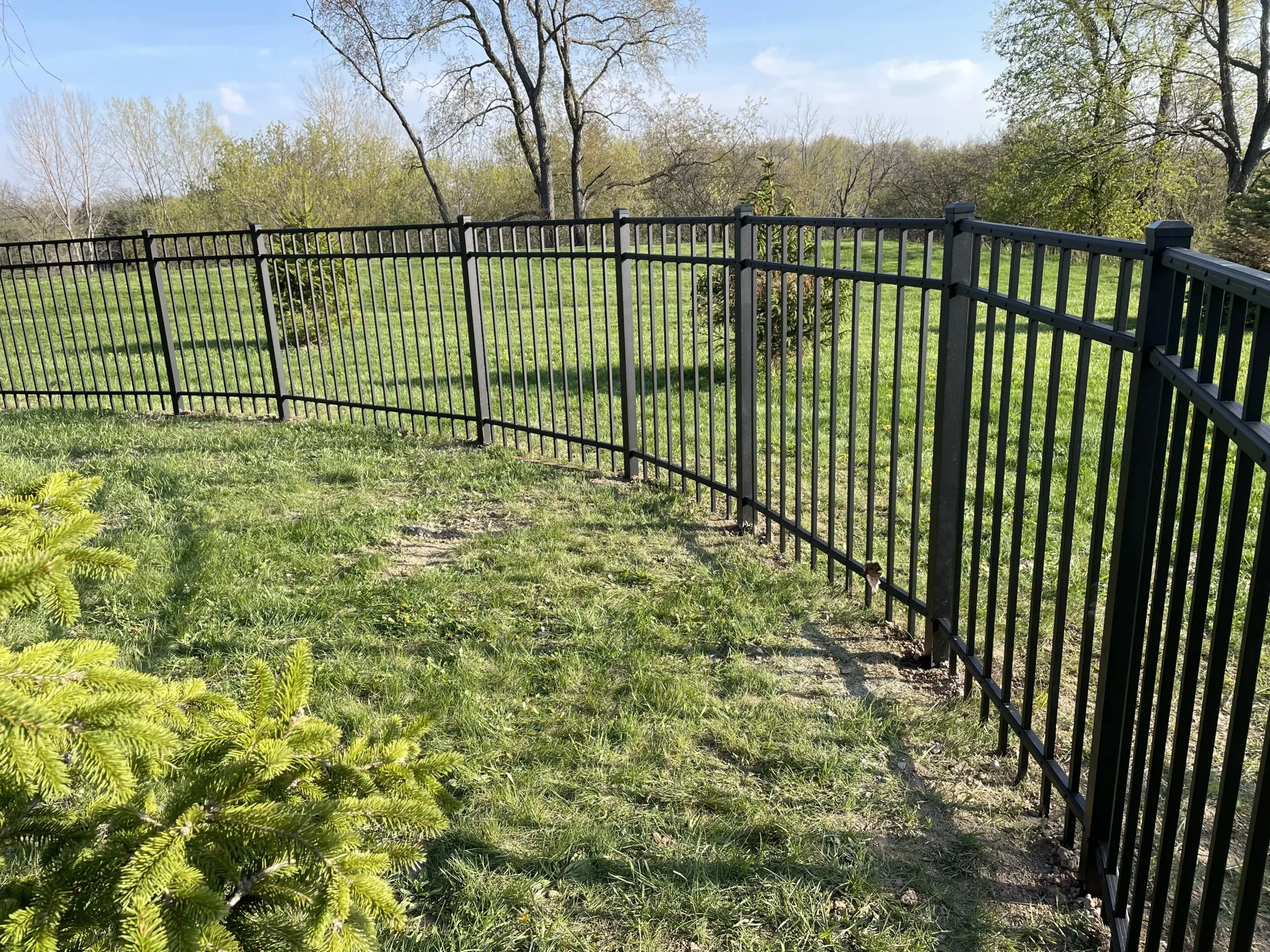 Aluminum-Fence-installation-in-Kenosha-WI