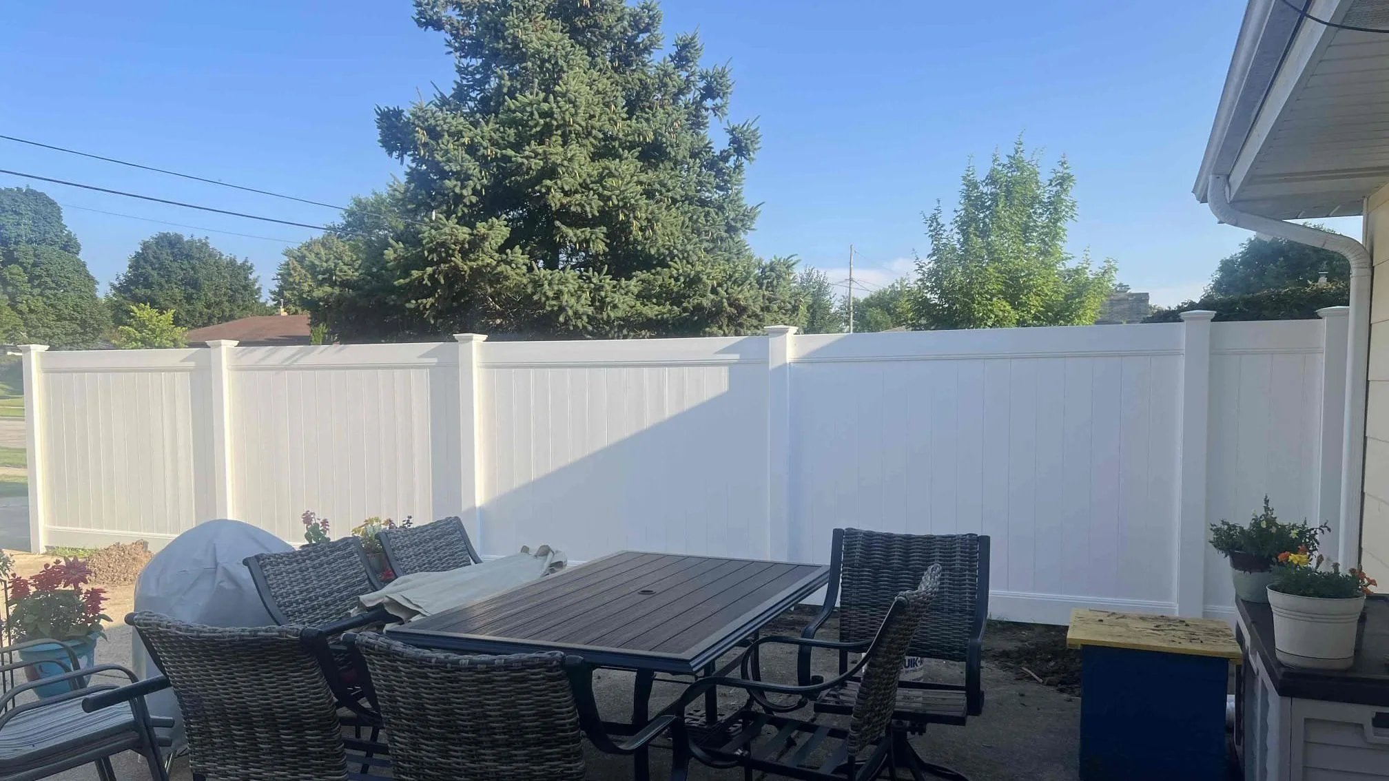 Vinyl-Fence-Installation-in-Milwaukee-WI