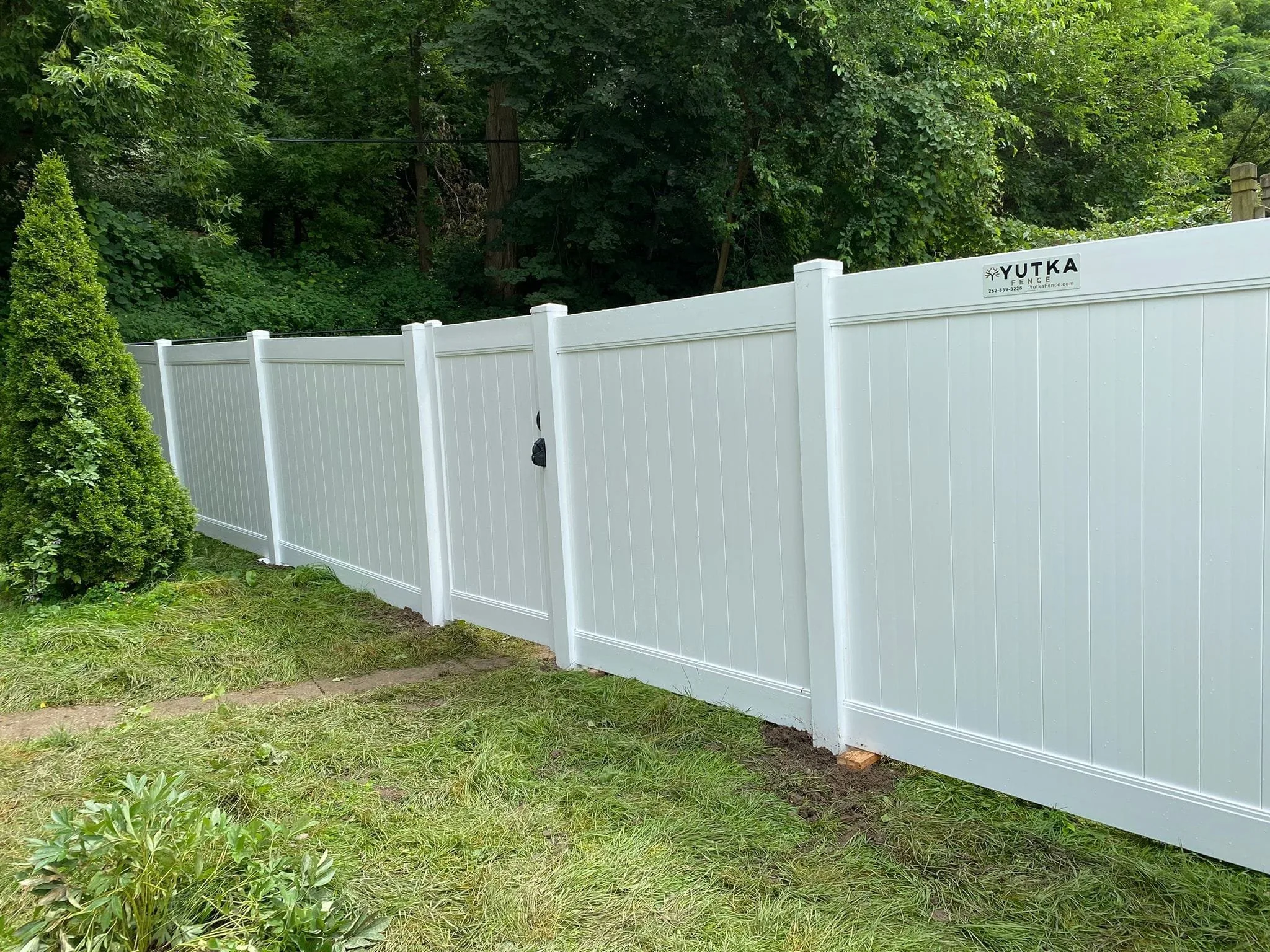 what is the best way to clean a vinyl fence